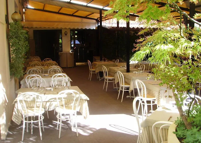 吉亚迪诺比萨餐厅旅馆