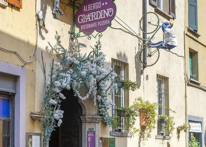 吉亚迪诺比萨餐厅旅馆 酒店